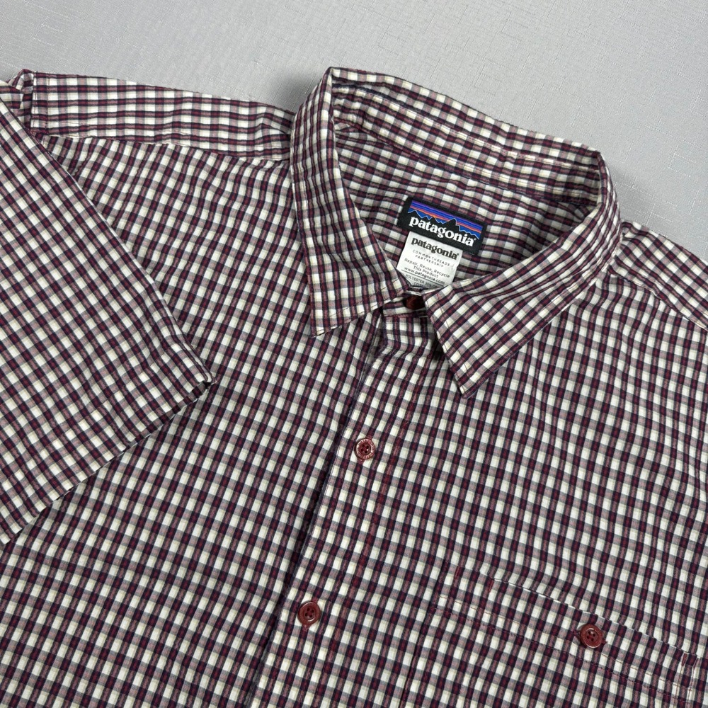 Patagonia Mens Large Short Sleeve Plaid Button Down Shirt Burgundy Navy 53003